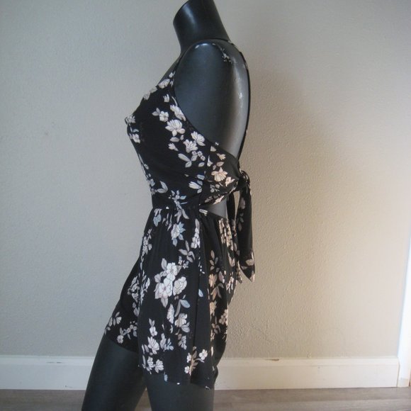 Azkara Black Floral Romper Size M NWT - Picture 6 of 10